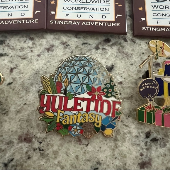 PINS Disney Hardrock Yuletide Fantasy DVC Castaway Trading Vacation Club - Picture 4 of 5